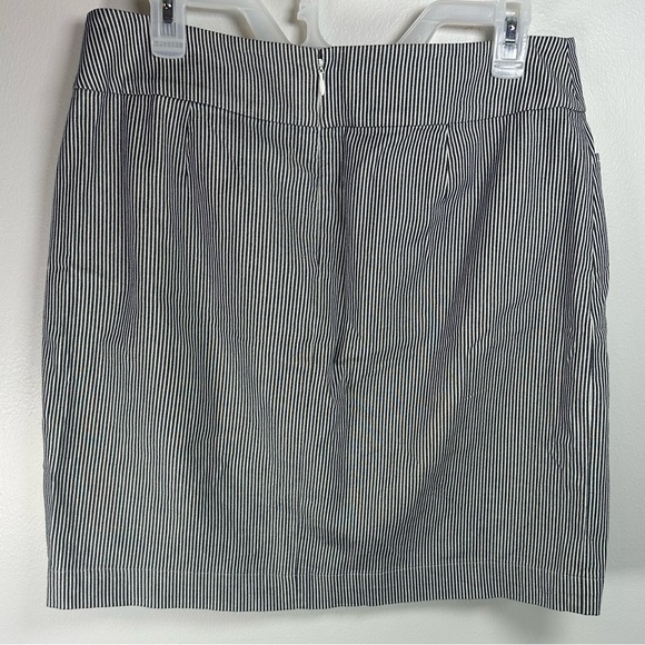 Talbots Gray Mini Pencil Skirt Grey and White Stripe 10 Petite - Picture 2 of 8